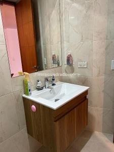 Apartamento de 3 alcobas en venta en Chico Navarra, Bogotá, 137 m² · foto 12 de 16