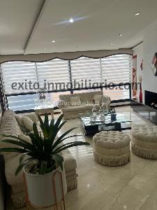 Apartamento de 3 alcobas en venta en Santa Barbara, Bogotá, 209 m² · foto 2 de 19