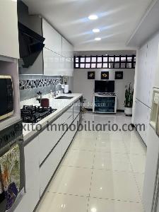 Apartamento de 3 alcobas en venta en Santa Barbara, Bogotá, 209 m² · foto 5 de 19