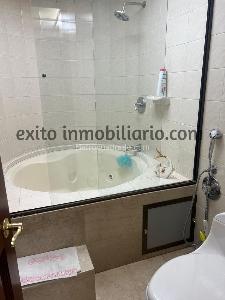 Apartamento de 3 alcobas en venta en Santa Barbara, Bogotá, 209 m² · foto 14 de 19