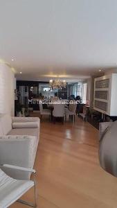 Apartamento de 3 alcobas en venta en Chico Iii, Bogotá, 210 m² · foto 4 de 17