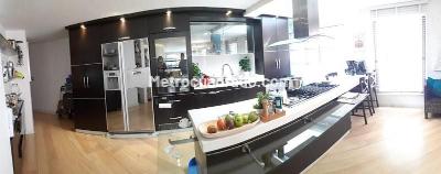 Apartamento de 3 alcobas en venta en Chico Iii, Bogotá, 210 m² · foto 2 de 17