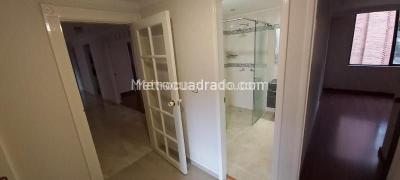 Apartamento de 3 alcobas en venta en La Carolina, Bogotá, 152 m² · foto 3 de 5