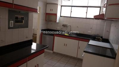 Apartamento de 3 alcobas en venta en La Carolina, Bogotá, 152 m² · foto 2 de 5