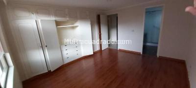 Apartamento de 3 alcobas en venta en La Carolina, Bogotá, 152 m² · foto 4 de 5