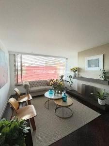Apartamento de 2 alcobas en venta en Chico, Bogotá, 98 m² · foto 2 de 7