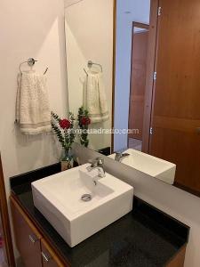 Apartamento de 2 alcobas en arriendo en Santa Barbara, Bogotá, 88 m² · foto 11 de 12