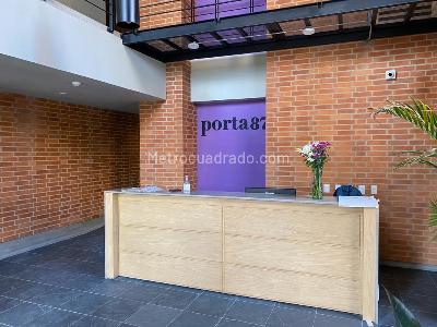 Apartaestudio en venta en El Refugio, Bogotá, 58 m² · foto 3 de 15
