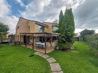 Casa de 3 alcobas en venta en Guaymaral, Bogotá, 240 m² · foto 2 de 16