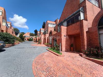 Casa de 5 alcobas en venta en Niza, Bogotá, 292 m² · foto 2 de 20