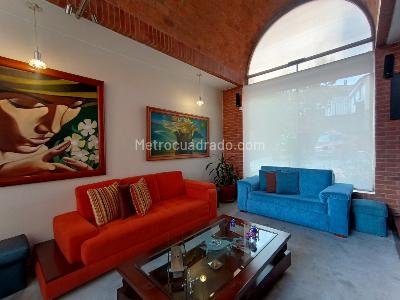 Casa de 5 alcobas en venta en Niza, Bogotá, 292 m² · foto 3 de 20