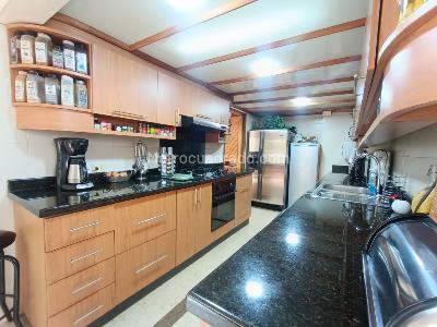 Casa de 5 alcobas en venta en Niza, Bogotá, 292 m² · foto 8 de 20