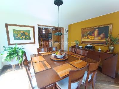 Casa de 5 alcobas en venta en Niza, Bogotá, 292 m² · foto 13 de 20