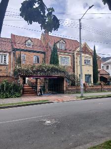 Casa en venta en Quinta Camacho, Bogotá · foto 2 de 13