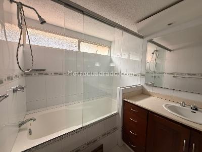 Casa de 4 alcobas en arriendo en Puente Largo, Bogotá, 350 m² · foto 14 de 16