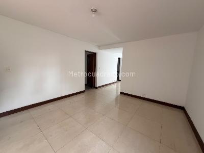 Casa de 4 alcobas en arriendo en Puente Largo, Bogotá, 350 m² · foto 3 de 16