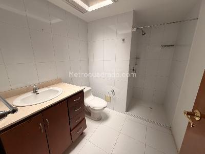 Casa de 4 alcobas en arriendo en Puente Largo, Bogotá, 350 m² · foto 9 de 16