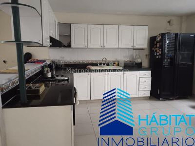 Casa de 4 alcobas en venta en Los Colores, Medellín, 180 m² · foto 3 de 20