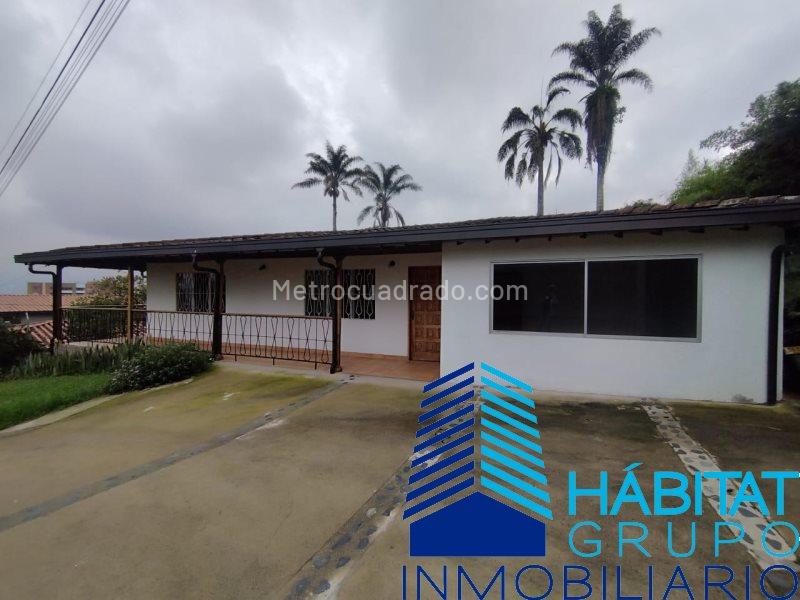 3BR Apartment in La Mina (1800 m²)