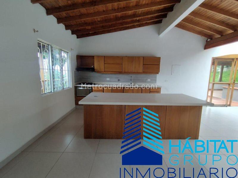 3BR Apartment in La Mina (1800 m²) - 3
