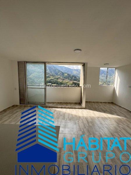 Spacious 2BR Apartment in Santa Ana, Bello - 3