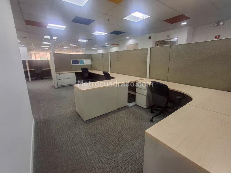 Edificio de Oficinas en Arriendo, Bella Suiza Usaquen, Bogotá D.C. - Más