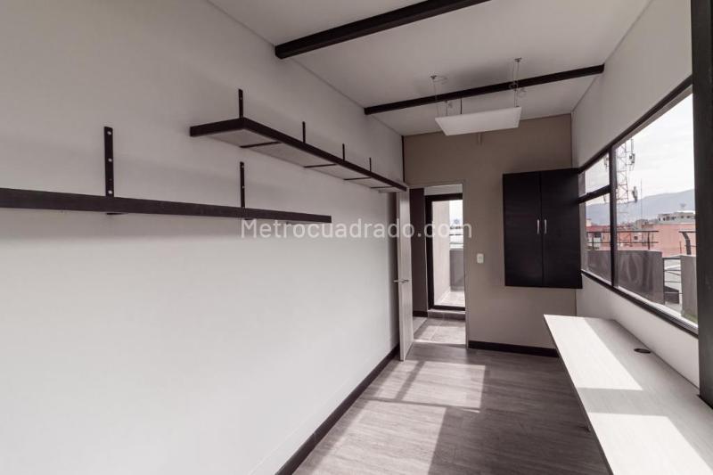 Edificio de Oficinas en Arriendo, El Lago, Bogotá D.C. - Vista 3