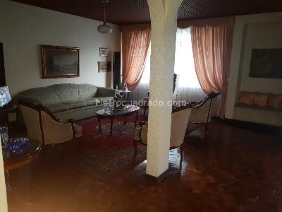 Casa de 5 alcobas en venta en Niza Norte, Bogotá, 327 m² · foto 2 de 20