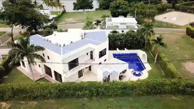 Casa de 5 alcobas en venta en Lagos Del Peñon, Girardot, 1050 m² · foto 2 de 15