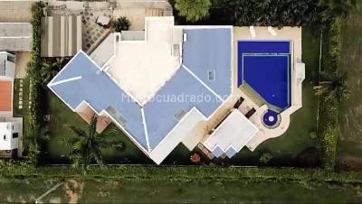 Casa de 5 alcobas en venta en Lagos Del Peñon, Girardot, 1050 m² · foto 3 de 15