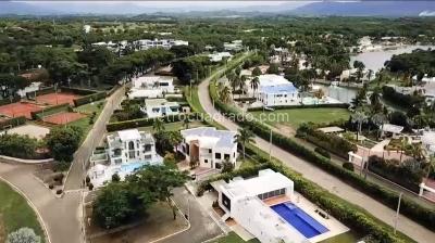 Casa de 5 alcobas en venta en Lagos Del Peñon, Girardot, 1050 m² · foto 4 de 15