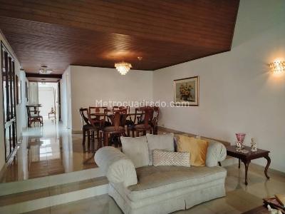 Casa de 4 alcobas en venta en Niza Suba, Bogotá, 228 m² · foto 2 de 11