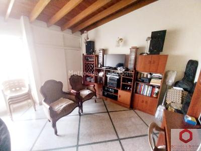 Casa de 5 alcobas en venta en Florida Nueva, Medellín, 244 m² · foto 4 de 15