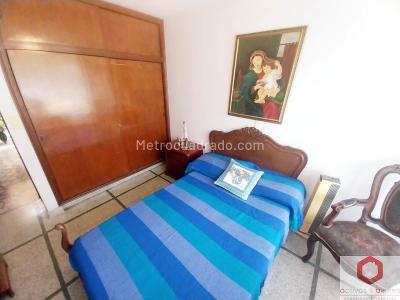 Casa de 5 alcobas en venta en Florida Nueva, Medellín, 244 m² · foto 9 de 15