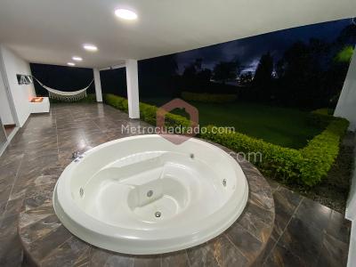 Casa de 5 alcobas en venta en Llanogrande, Rionegro, 350 m² · foto 9 de 20