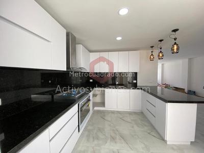 Casa de 4 alcobas en venta en El Porvenir, Rionegro, 270 m² · foto 2 de 20
