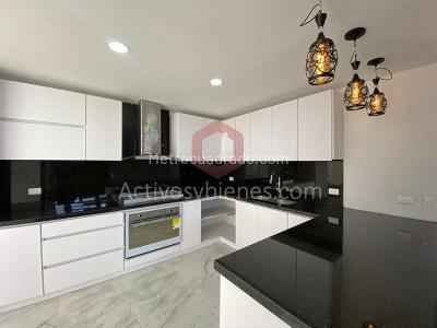 Casa de 4 alcobas en venta en El Porvenir, Rionegro, 270 m² · foto 3 de 20