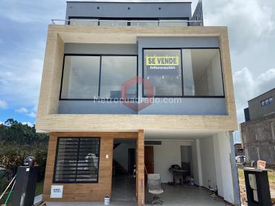 Casa de 4 alcobas en venta en El Porvenir, Rionegro, 270 m² · foto 4 de 20