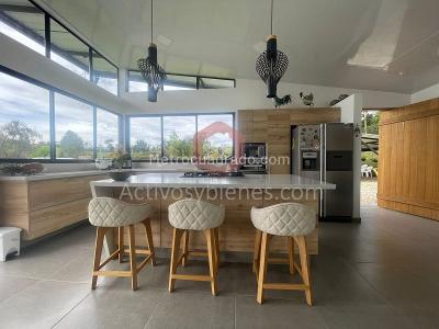 Μονοκατοικία, 3200 m², οικόπεδο 3200 m²