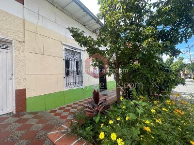 Casa de 5 alcobas en venta en La America, Medellín, 496 m² · foto 3 de 20