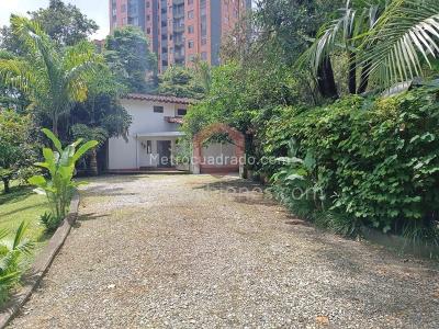 Casa de 4 alcobas en venta en Loma De Las Brujas, Envigado, 1600 m² · foto 2 de 20