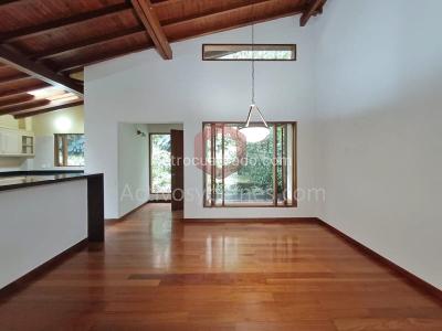 Casa de 4 alcobas en venta en Loma De Las Brujas, Envigado, 1600 m² · foto 13 de 20