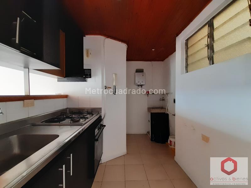 Apartamento de 2 Alcobas en El Poblado (Loma del Indio) con Parqueadero y Piscina