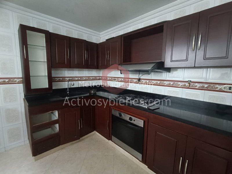 4BR House with Private Garage in Santa Teresita