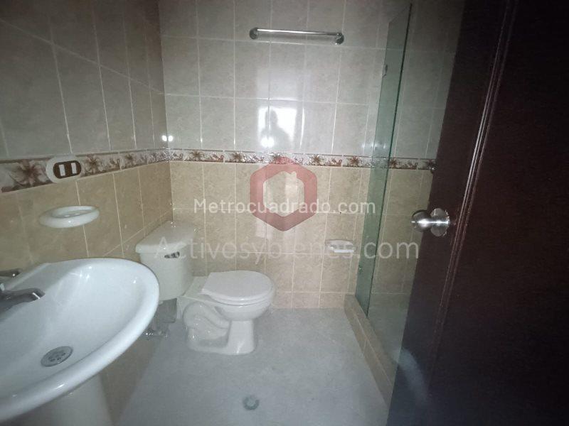 4BR House with Private Garage in Santa Teresita - 9