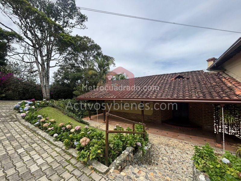 4BR Finca in La Fe (4000 m²) - 2