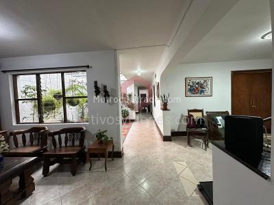 Casa de 4 alcobas en venta en Simon Bolivar, Medellín, 220 m² · foto 5 de 20