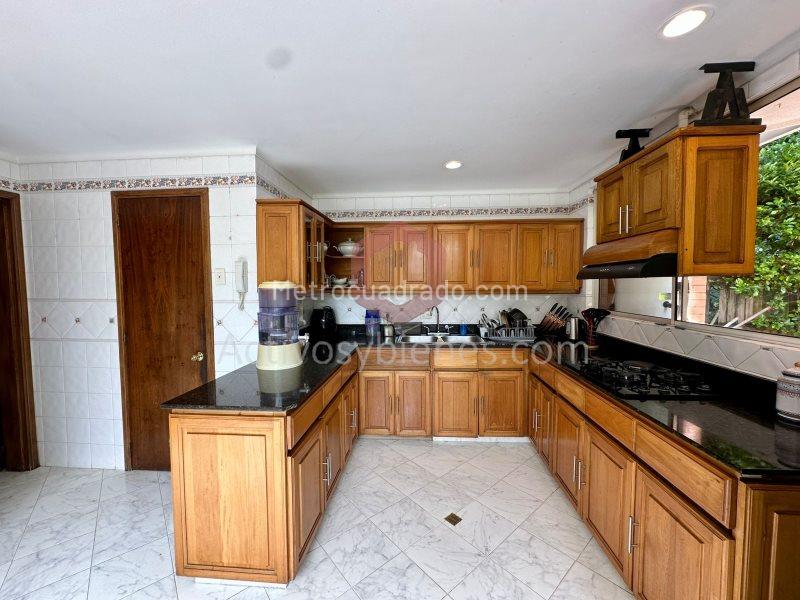 Triplex 4BR House for Rent or Sale in El Poblado Medellín - 9