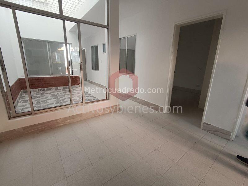 4BR House with Patios in Laureles - 3