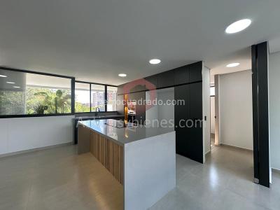 Apartamento de 3 alcobas en venta en El Poblado, Medellín, 230 m² · foto 3 de 20